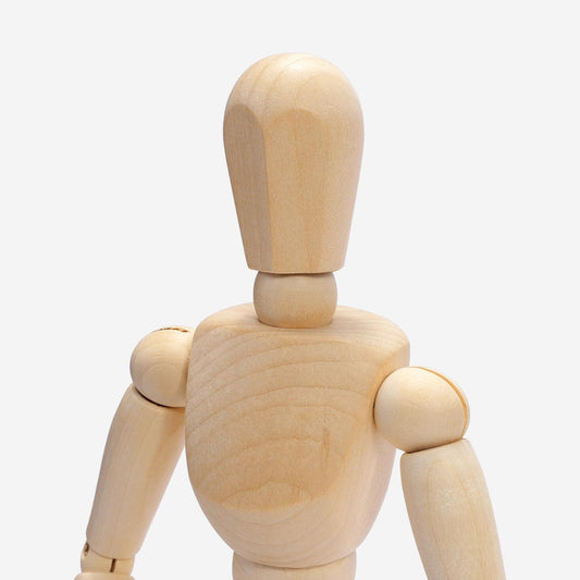 Drevená kresliaca figurína s kĺbmi