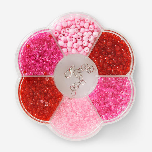 Scatola di perle di vetro rosse e rosa con fermagli per gioielli