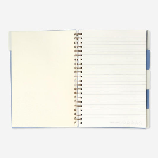 Caderno com marcadores de página. A4