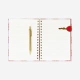 Notesbog med pen og bogmærke