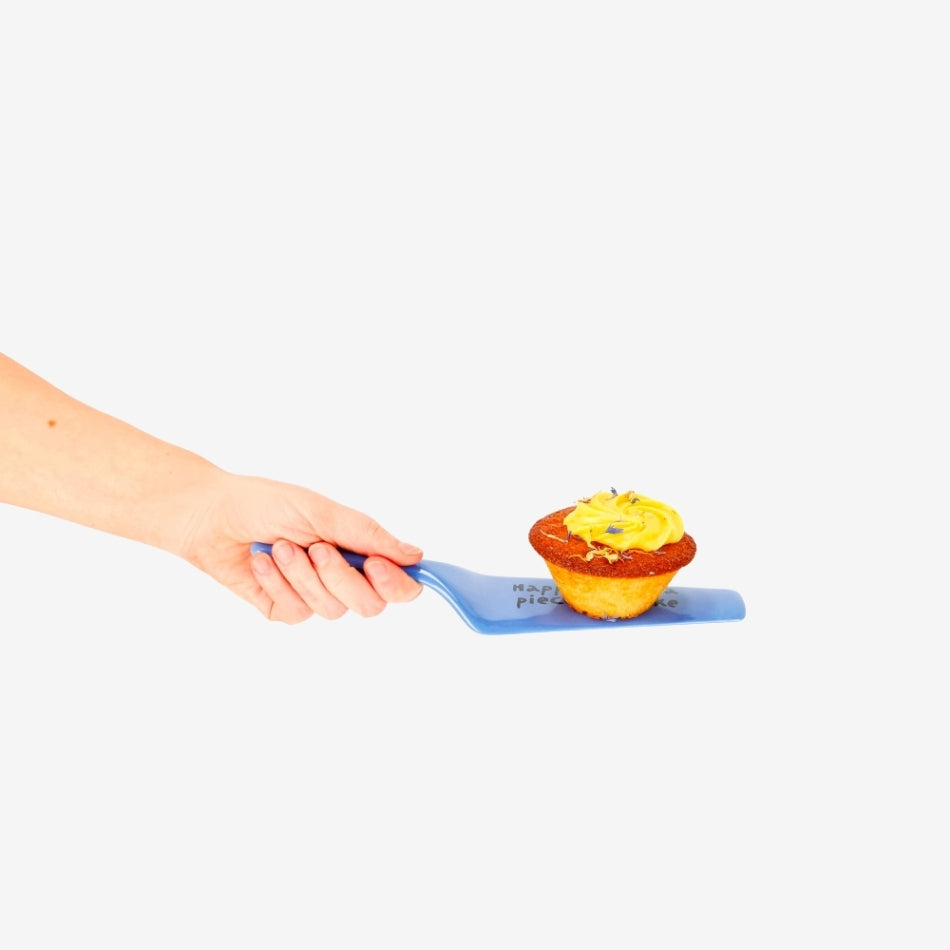Blue Flying Tiger Copenhagen kitchen cake slicer with text, designed for evenly cutting and serving cakes.