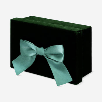 Dark green velvet gift box with a satin bow from Flying Tiger Copenhagen.