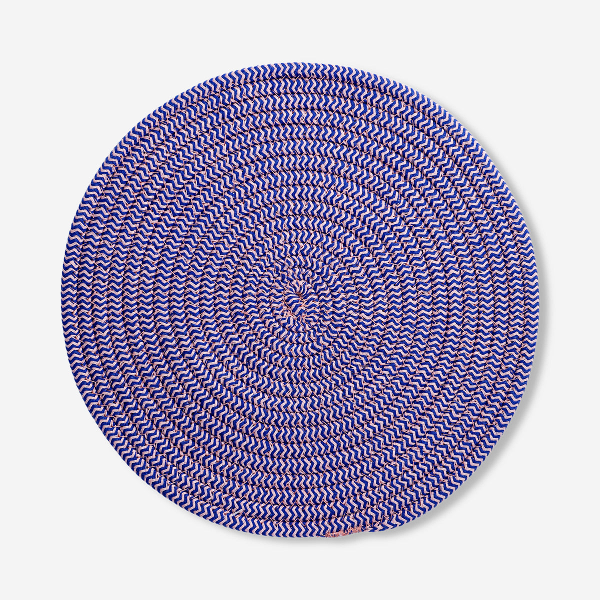 Cotton rope placemat with a 30 cm diameter, featuring a woven kitchen design by Flying Tiger Copenhagen.