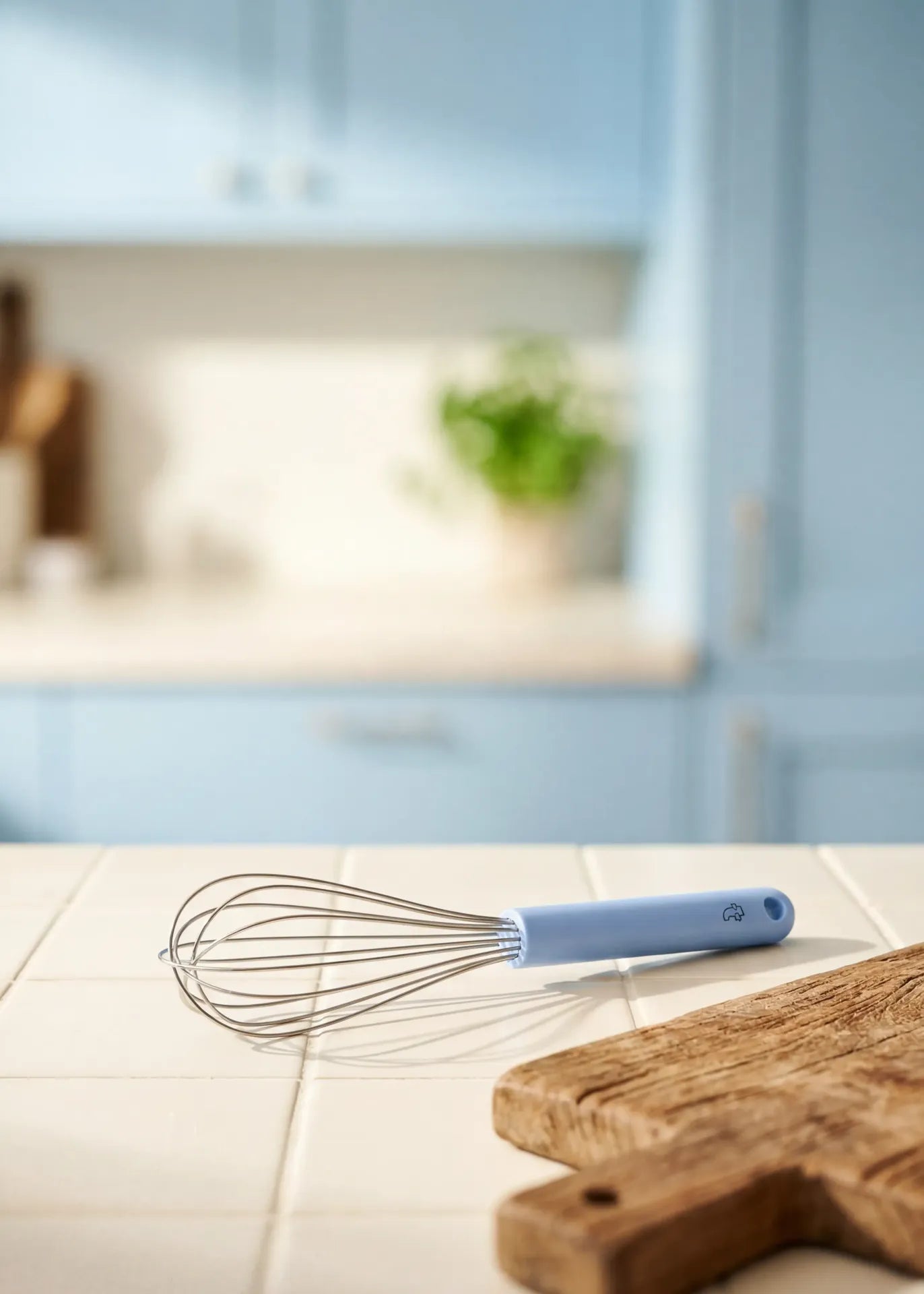 Flying Tiger Copenhagen Designer Collection whisk, 29 cm kitchen tool with a stainless steel handle and wire loops for mixing.