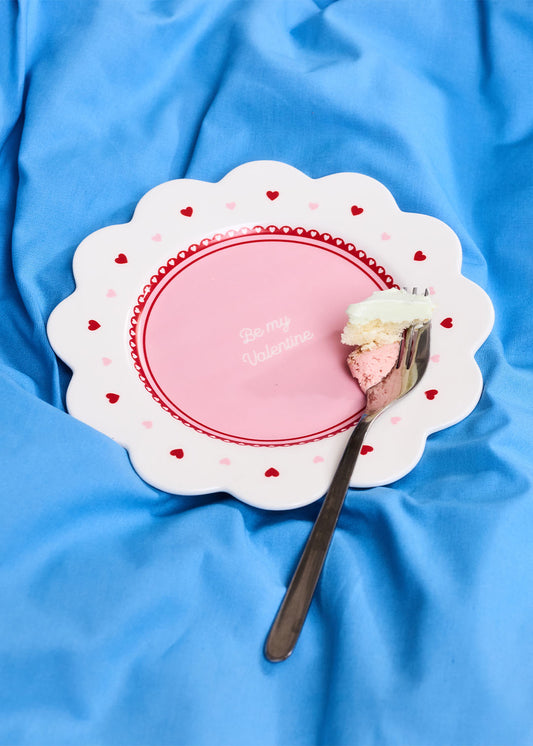 Serving plate with hearts and scalloped edges - 20 cm