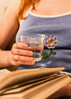 Pink flower handle drinking glass with 230 ml capacity, kitchenware by Flying Tiger Copenhagen.