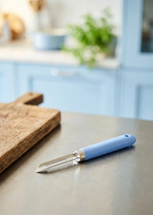 Flying Tiger Copenhagen Designer Collection potato peeler, 18 cm kitchen tool with ergonomic handle and stainless steel blade.