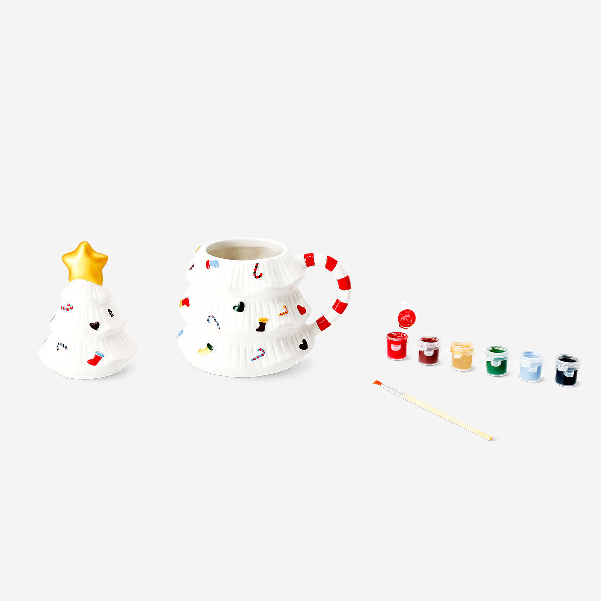 DIY Christmas tree mug with lid, 400 ml capacity, in festive holiday design, from Flying Tiger Copenhagen, ideal for gift or decoration.