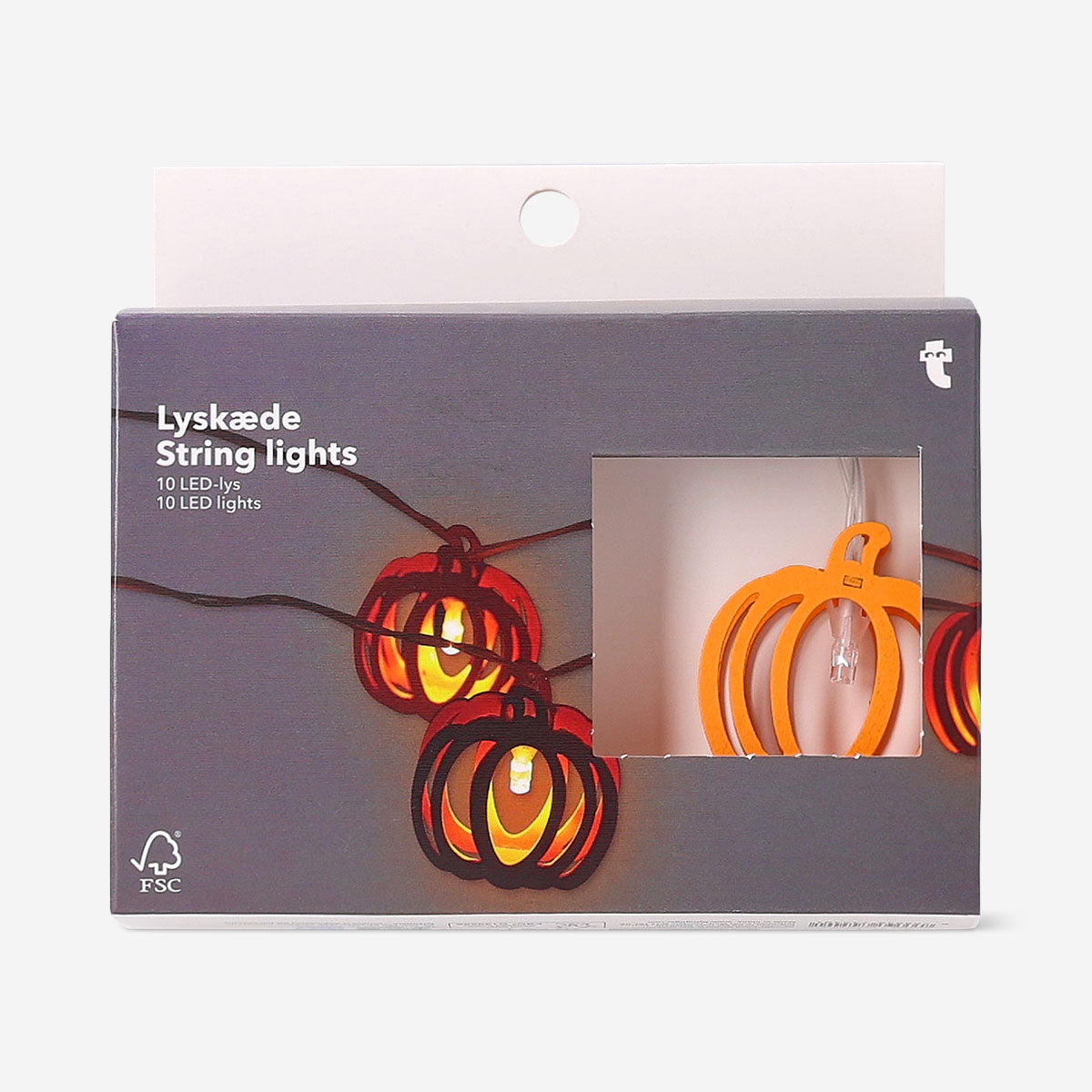 String lights featuring wooden pumpkin decorations, perfect for home decor by Flying Tiger Copenhagen.