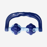 Rodillo de masaje azul para brazos y piernas.