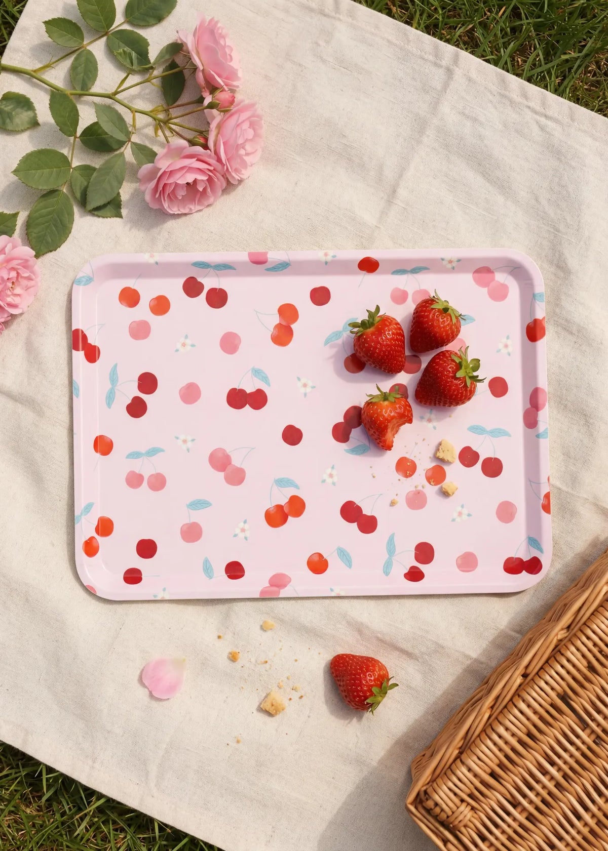 Decorative home tray with berry print, 31 cm, by Flying Tiger Copenhagen, featuring a colorful fruit pattern on a ceramic surface.