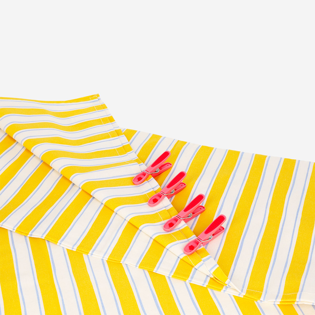 Pink flower-shaped clothes pegs in a 12-pack, Flying Tiger Copenhagen home laundry accessories, displayed with flower design details.