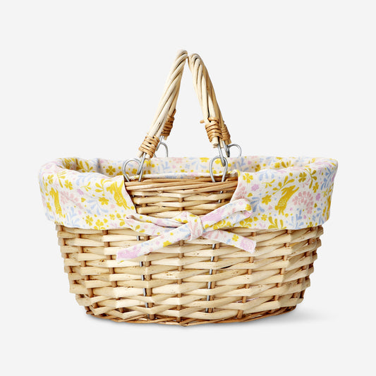 Picnic basket with fabric lining