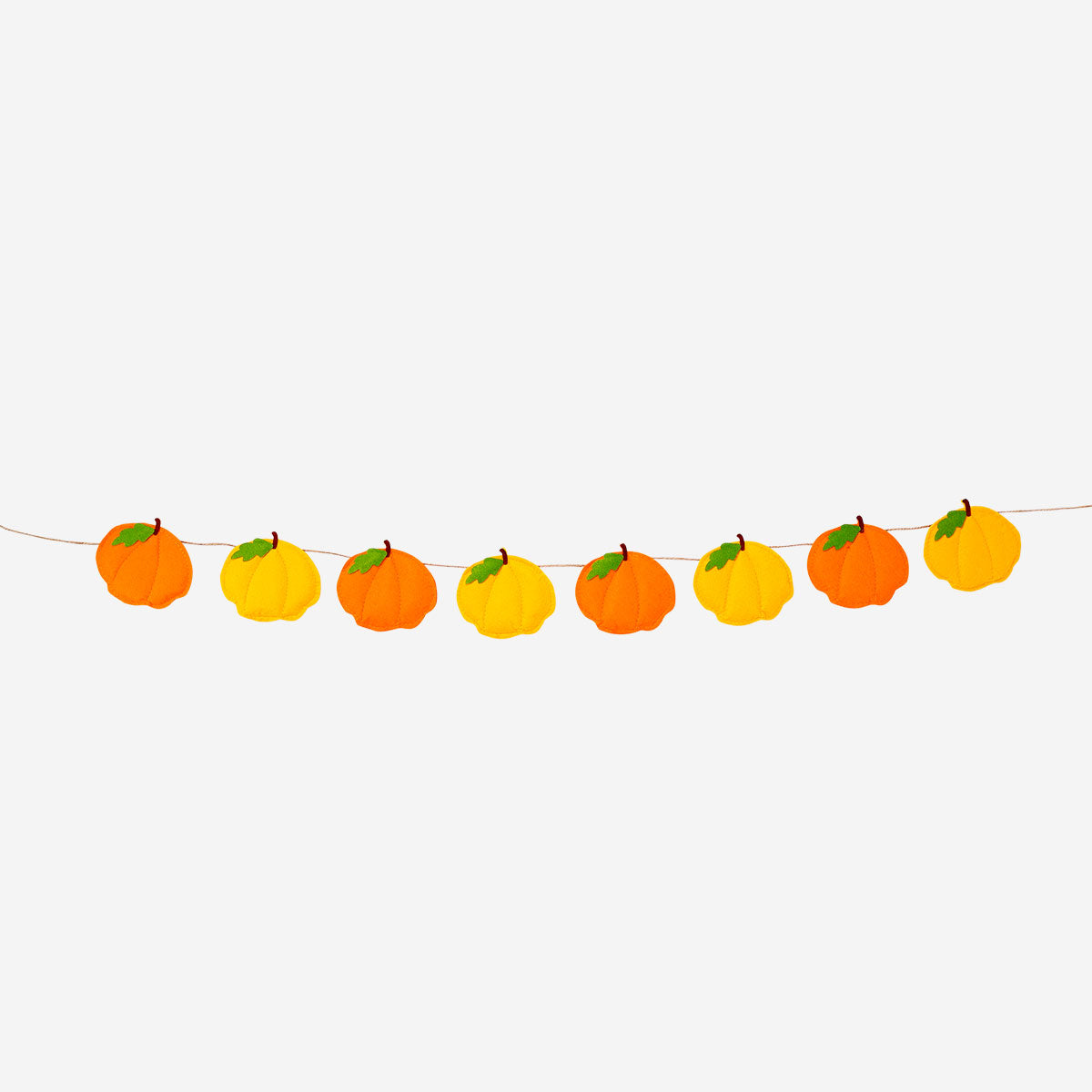 Felt pumpkin garland from Flying Tiger Copenhagen, 300 cm long, decorative party string with orange pumpkin shapes on a white background.