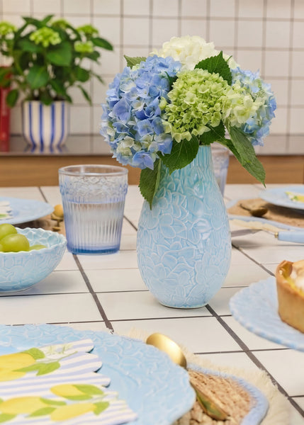 Blue Vase with Embossed Hydrangeas – Elegant 18 cm Ceramic Decor