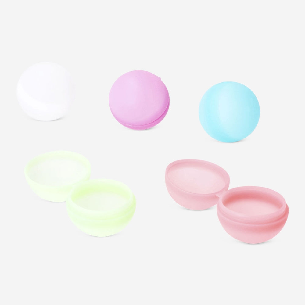 Colorful reusable water balls toy from Flying Tiger Copenhagen, shown with vibrant, water-filled balls for outdoor play.