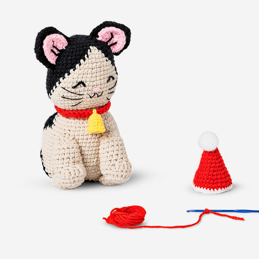 DIY crochet cat