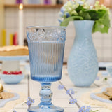 Blått vinglas med upphöjda blommor - 250 ml