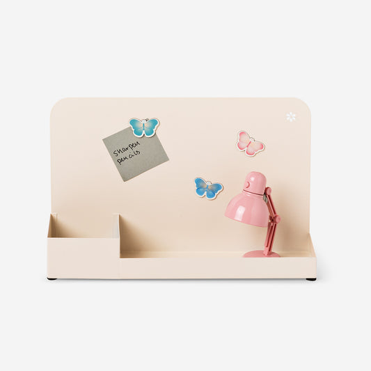 Magnetic desk tidy with magnets