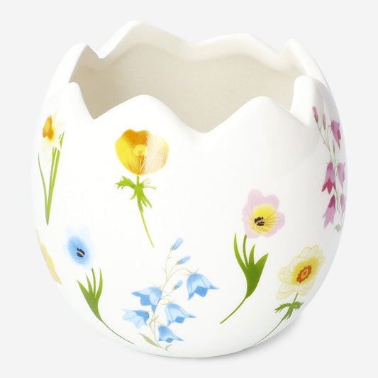 Broken eggshell flowerpot