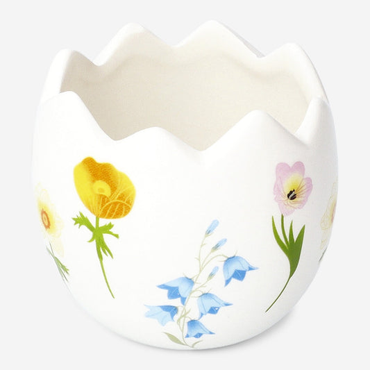 Broken eggshell tealight holder