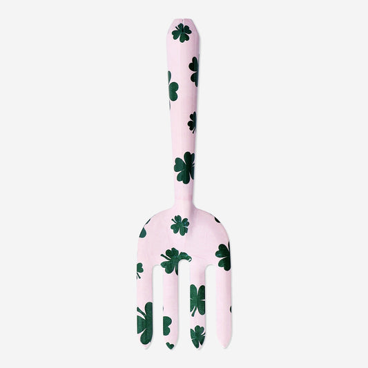 Cultivator with clover print