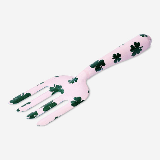 Cultivator with clover print