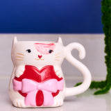 Tazza con gatto che tiene un cuore - 320 ml