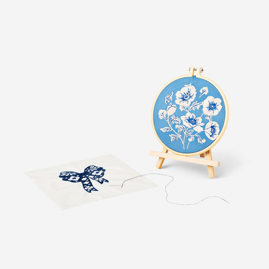 Embroidery kit with stand