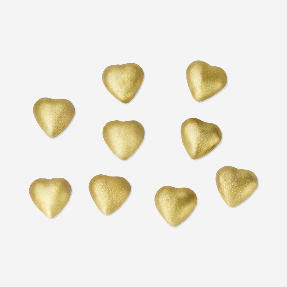 Vollmilchschokoladenherzen im Netz mit Erdbeerfüllung