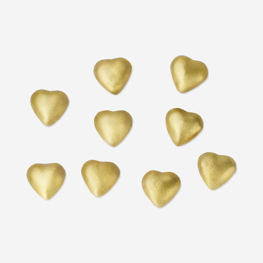 Maitosuklaasydämiä verkossa mansikkatäytteellä varustettuna