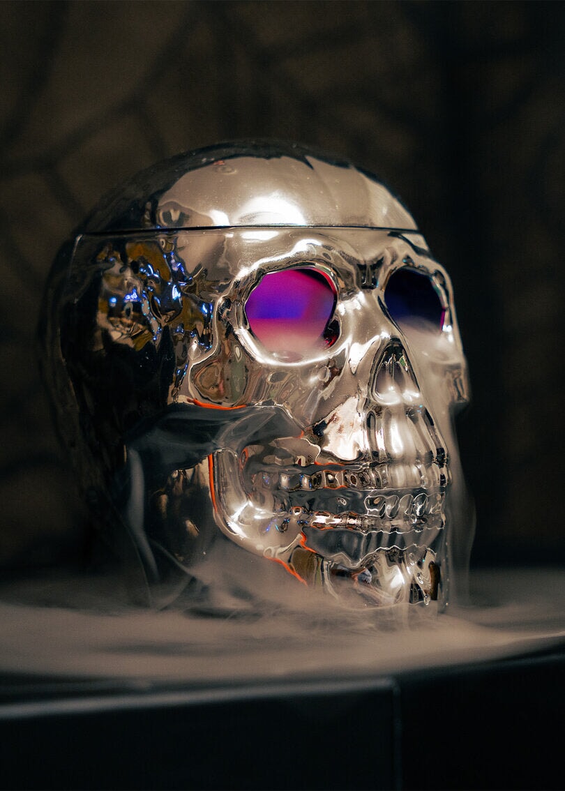 Skull fog machine with colour-changing lights gadget Flying Tiger Copenhagen 