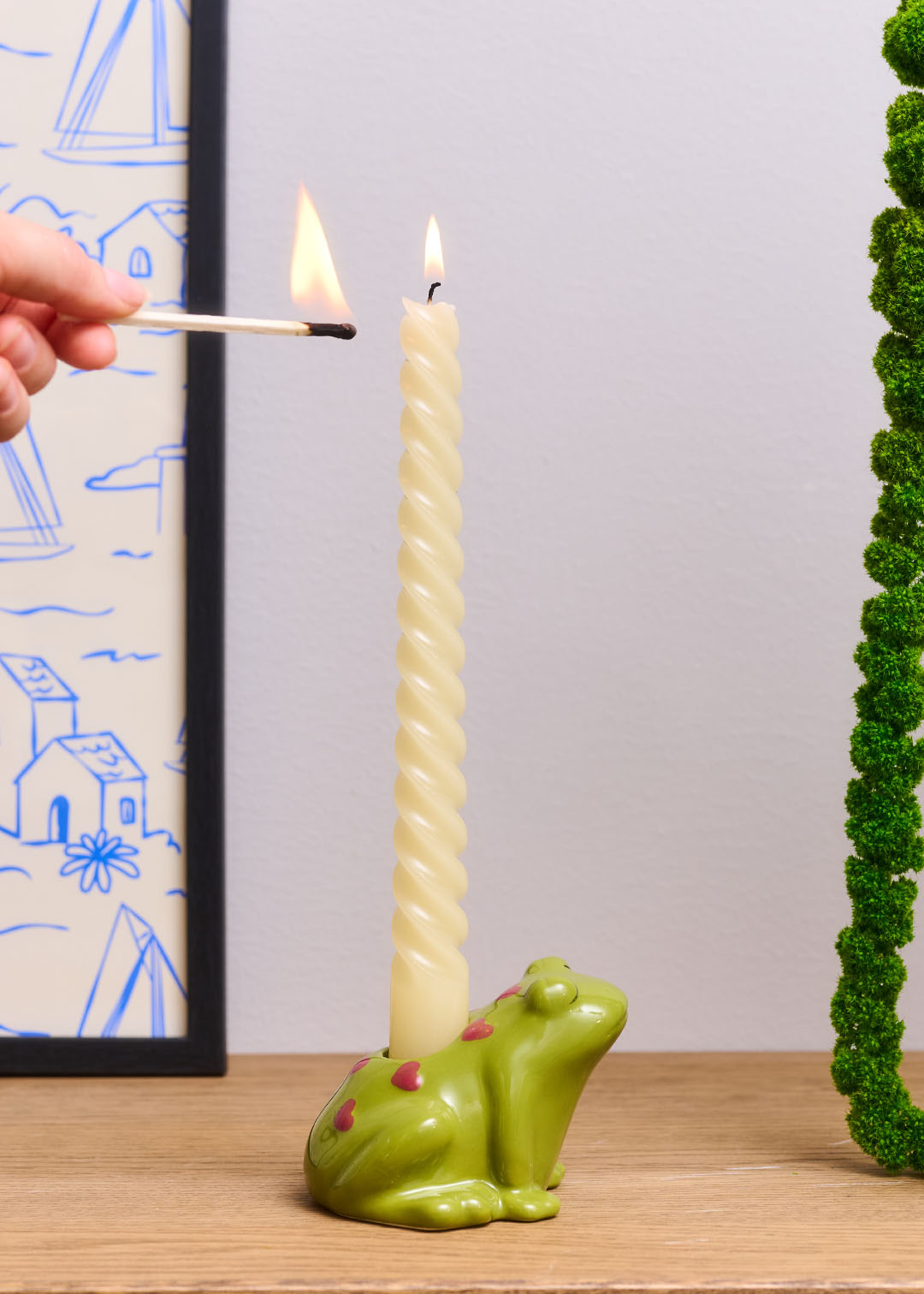 Green frog candleholder with hearts