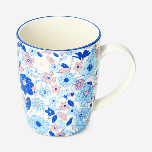 Blauwe gebloemde mok