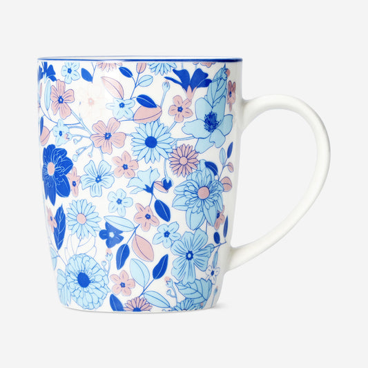 Blauwe gebloemde mok