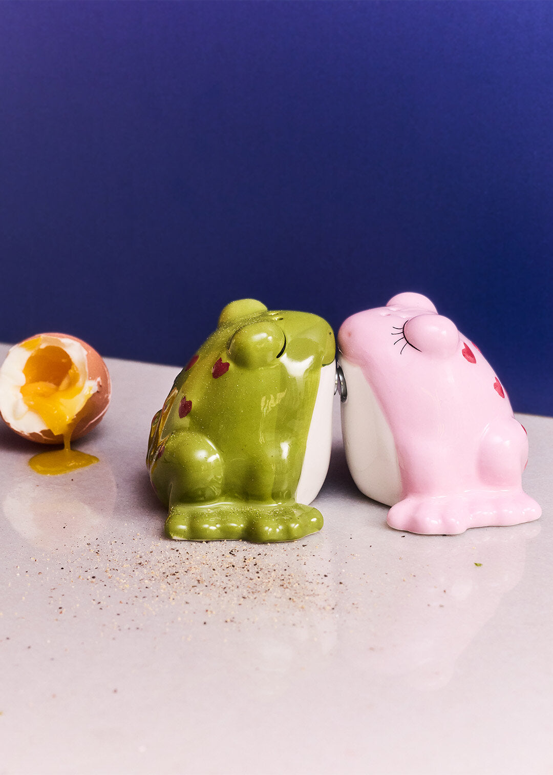 Kissing frogs salt and pepper set - 2 pcs