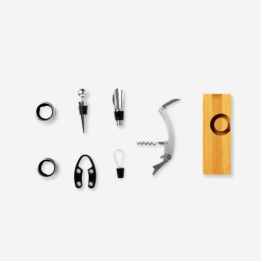 Viinisetti puisessa pidikkeessä