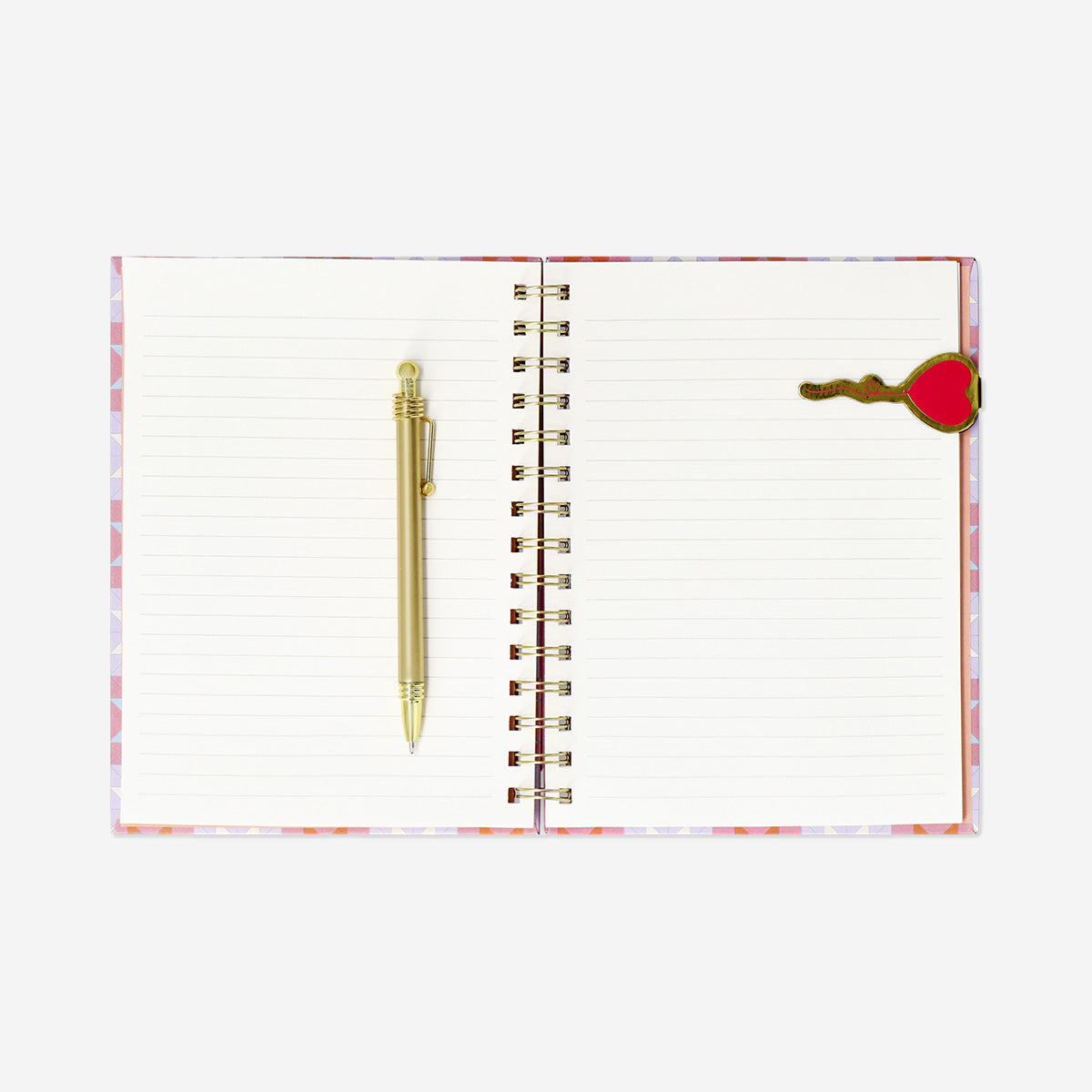 Cuaderno con bolígrafo y marcapáginas