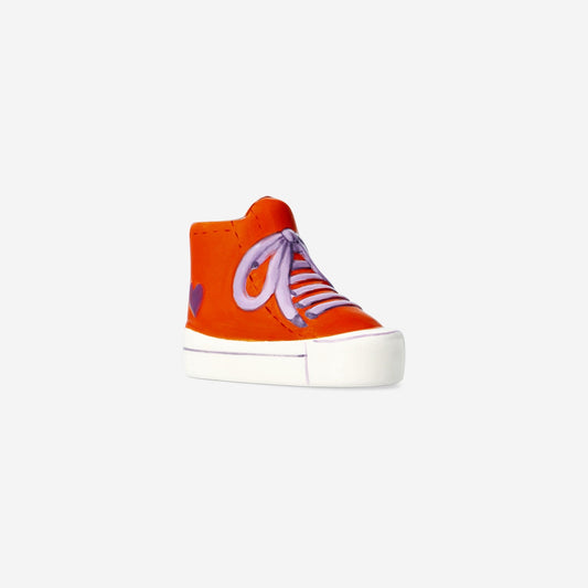 Portalápices con forma de zapatilla