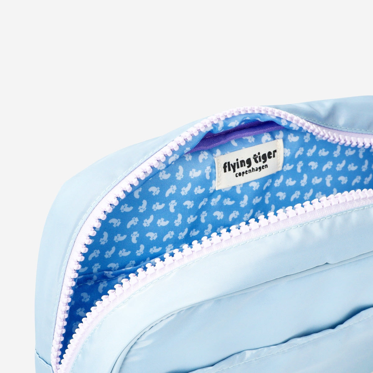 Blue toiletry bag Personal care Flying Tiger Copenhagen 