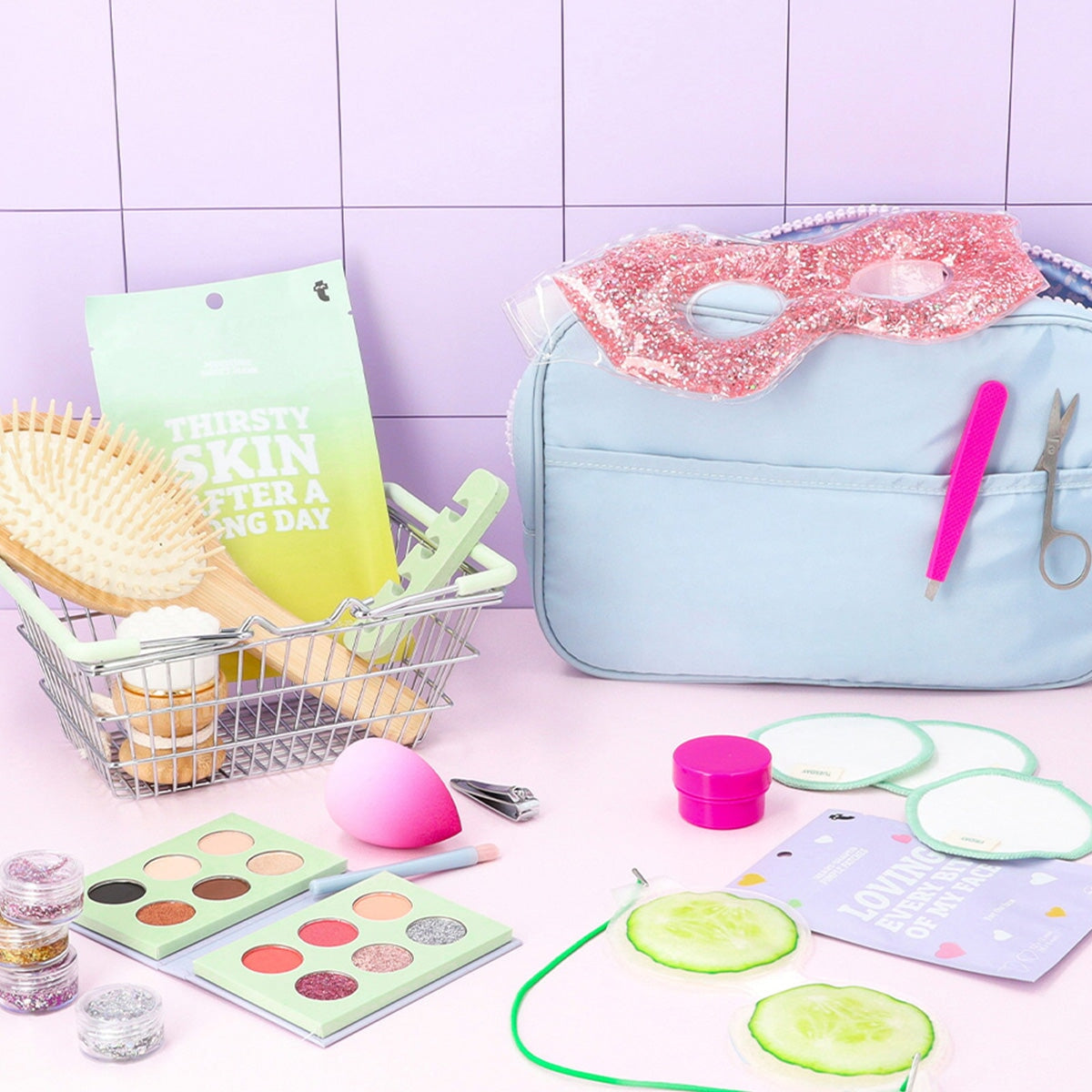 Blue toiletry bag Personal care Flying Tiger Copenhagen 