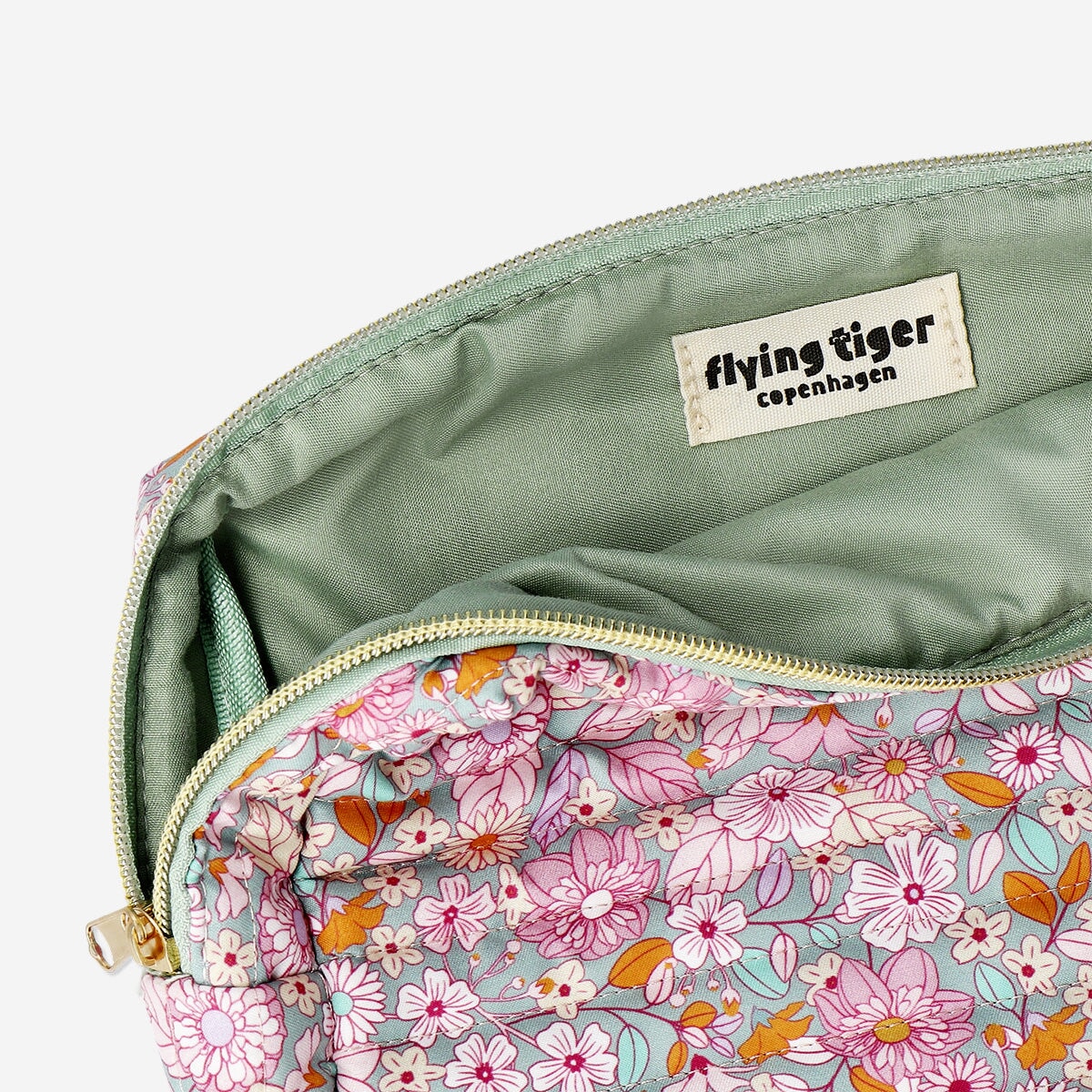 Floral square toiletry bag Personal care Flying Tiger Copenhagen 