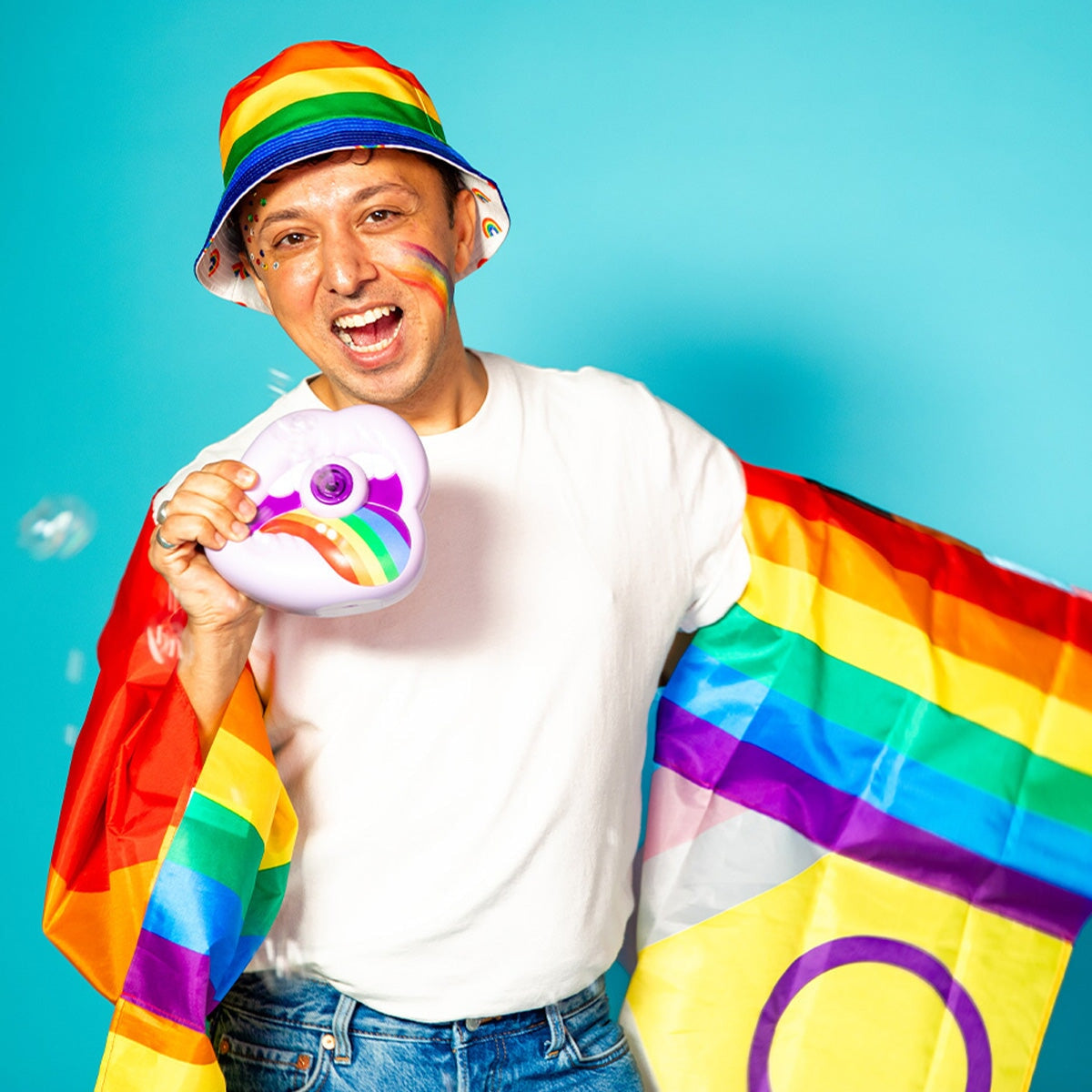 Cappello in Stoffa con Paillettes Arcobaleno Cappello in Stoffa con Paillettes Arcobaleno