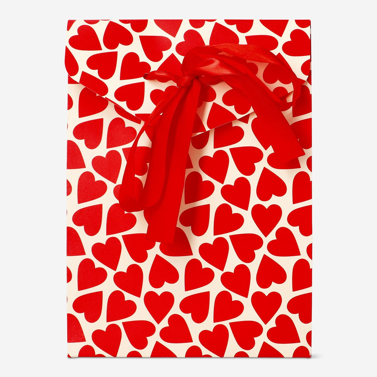 Gift bag with red hearts and bow Party Flying Tiger Copenhagen 