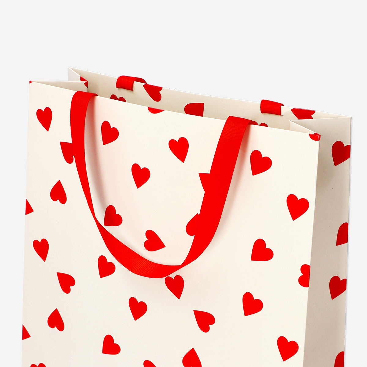 Gift bag with red hearts Party Flying Tiger Copenhagen 