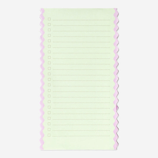 Magnetic checklist with scalloped edges