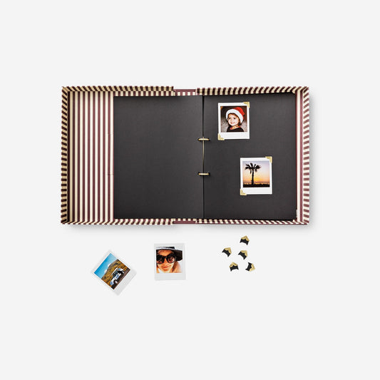 Photo album with 24 adhesive photo corners