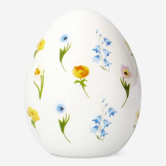 Decorative egg with flowers