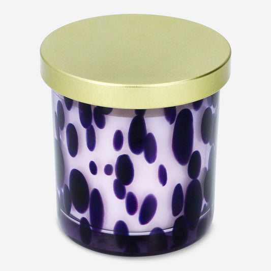 Scented candle with white tea fragrance