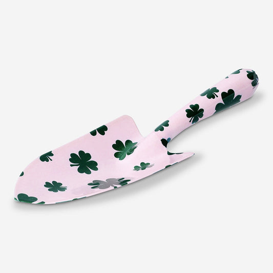 Shovel with clover print